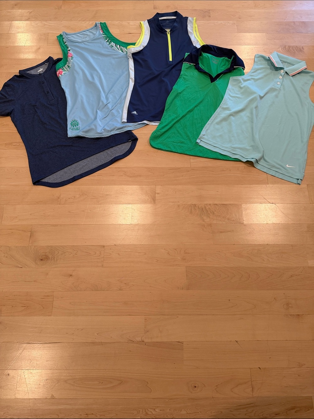 Bundle of 5 Women’s Golf Tops